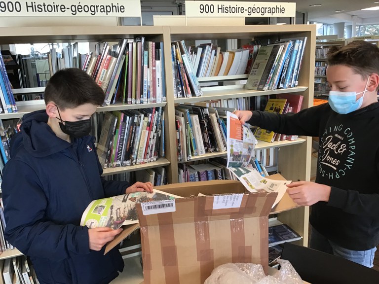 livraison-des-journaux-a-linstitution-sevigne-de-granville